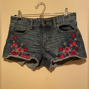 Gap Floral Embroidered Sexy Boyfriend Short Shorts w/ Frayed Hems.  Size 2.